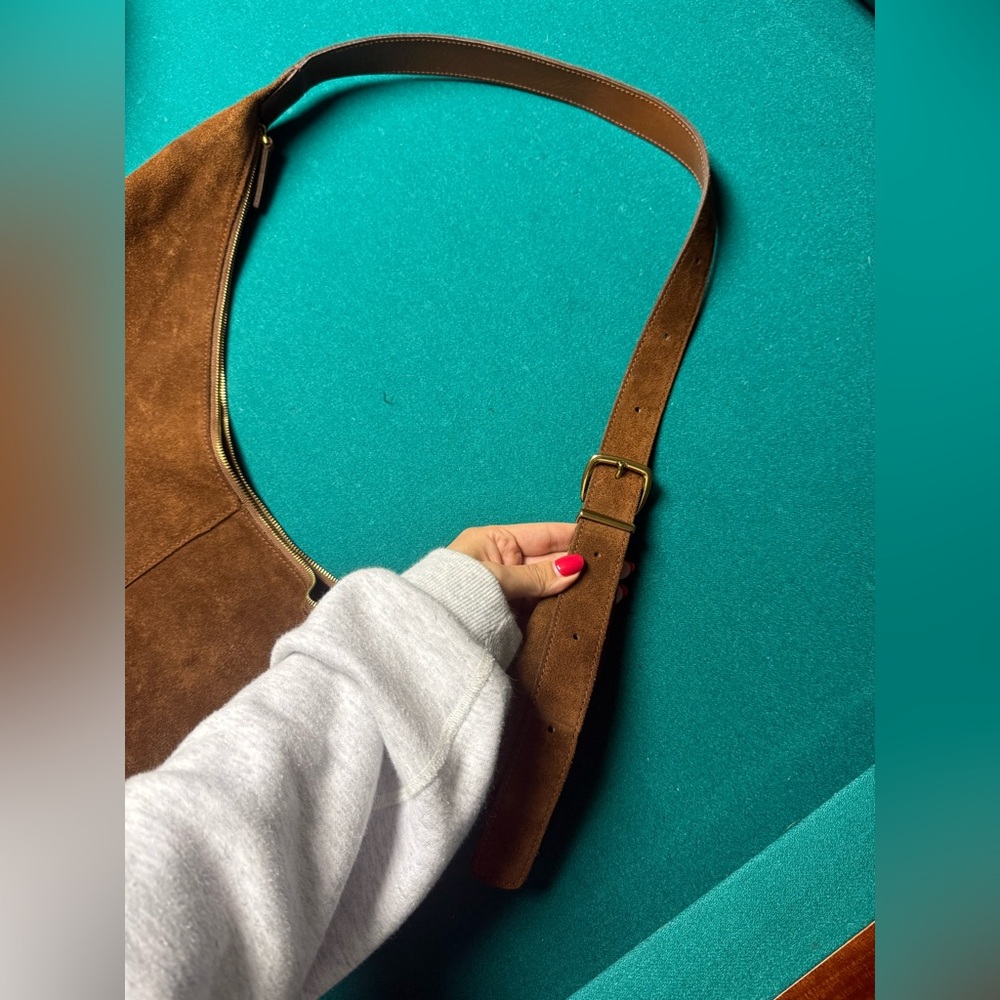 Madewell The Essential Curve Shoulder Bag - Picture 3 of 6